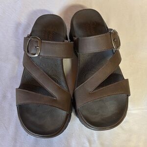 Sketchers Yoga Foam Strappy Slide Sandals